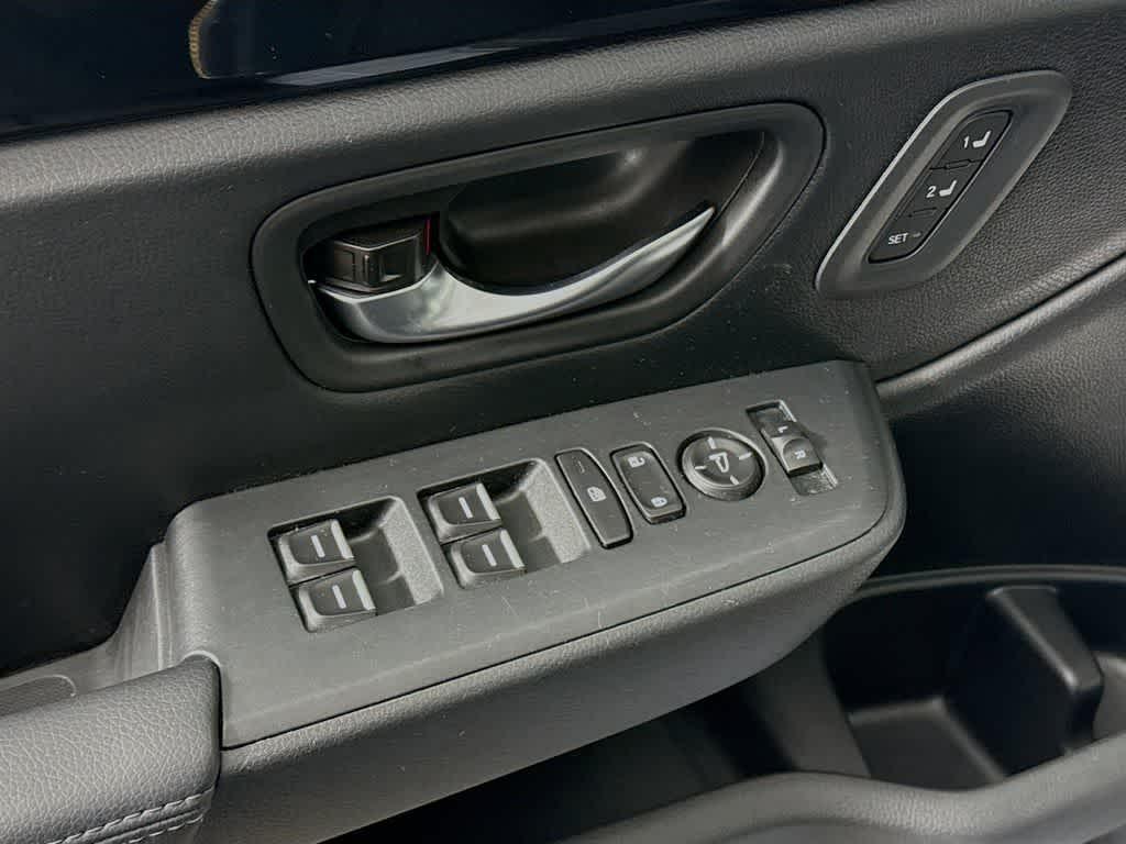 used 2025 Honda Pilot car, priced at $45,998