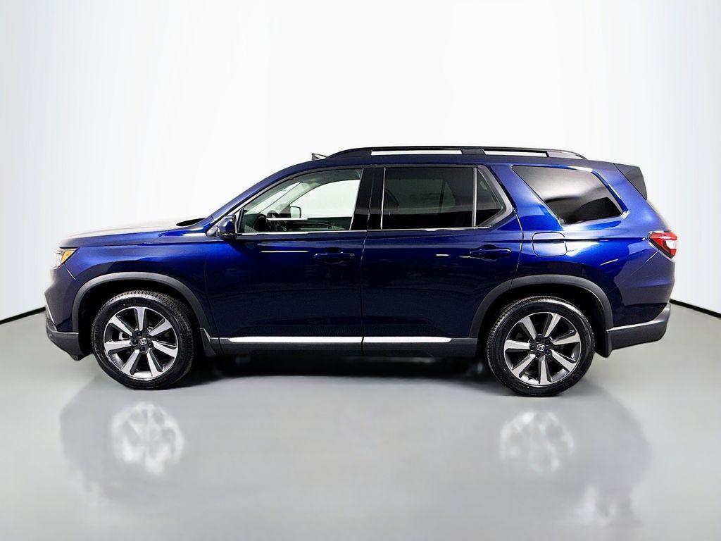 used 2025 Honda Pilot car, priced at $43,988