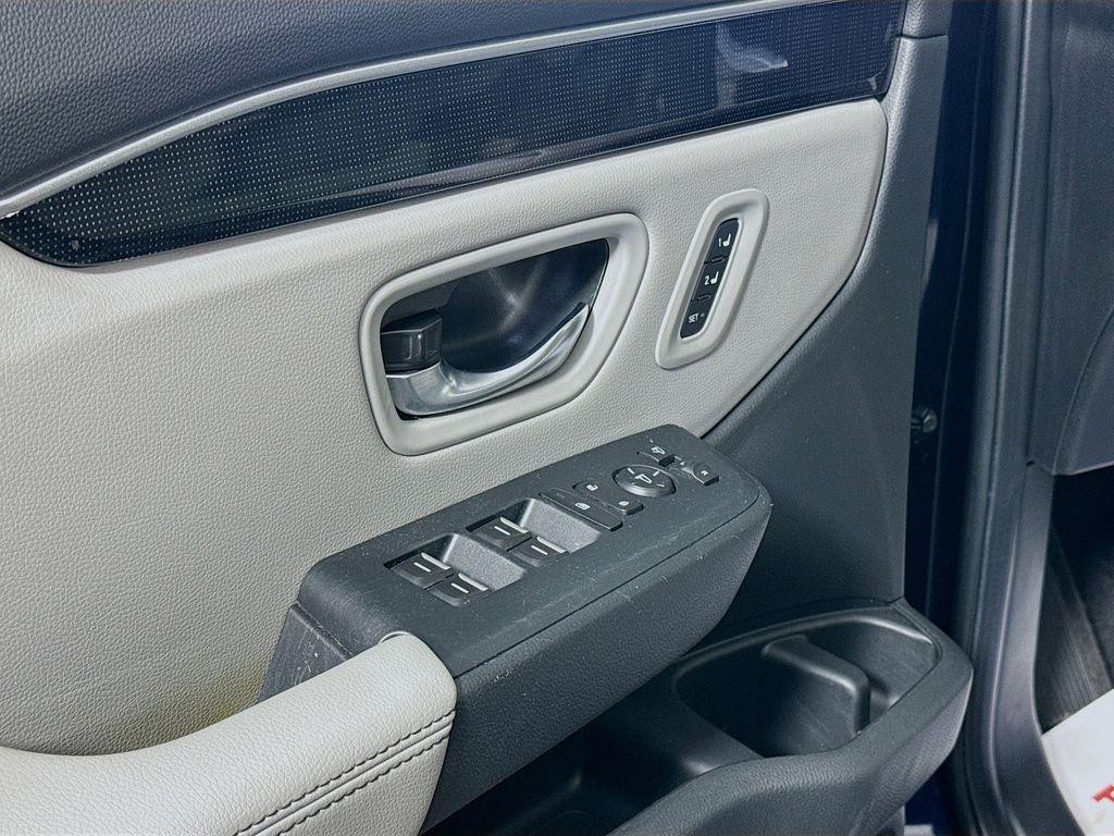 used 2025 Honda Pilot car, priced at $43,988