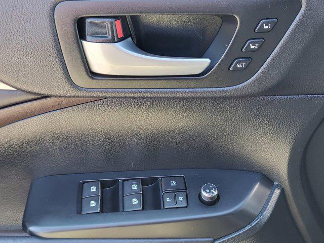 used 2016 Toyota Highlander Hybrid car, priced at $22,995