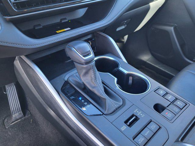 used 2024 Toyota Highlander car, priced at $38,895