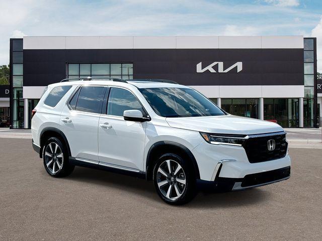 used 2024 Honda Pilot car, priced at $42,105