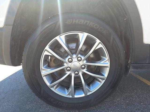 used 2019 Jeep Cherokee car, priced at $13,995