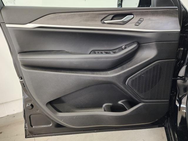 new 2025 Jeep Grand Cherokee car, priced at $44,724