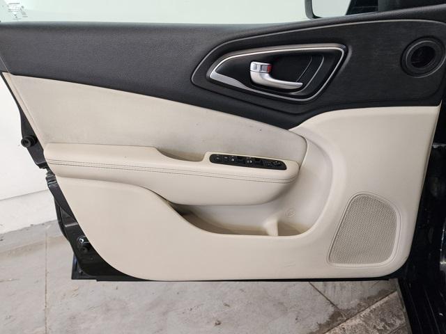 used 2016 Chrysler 200 car, priced at $5,995