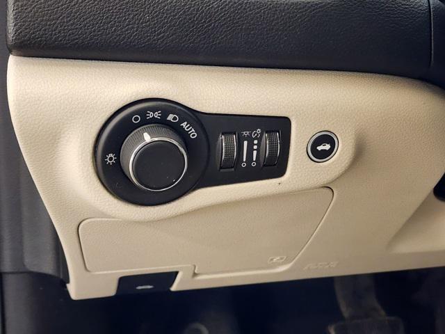 used 2016 Chrysler 200 car, priced at $5,995