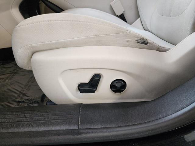 used 2016 Chrysler 200 car, priced at $5,995