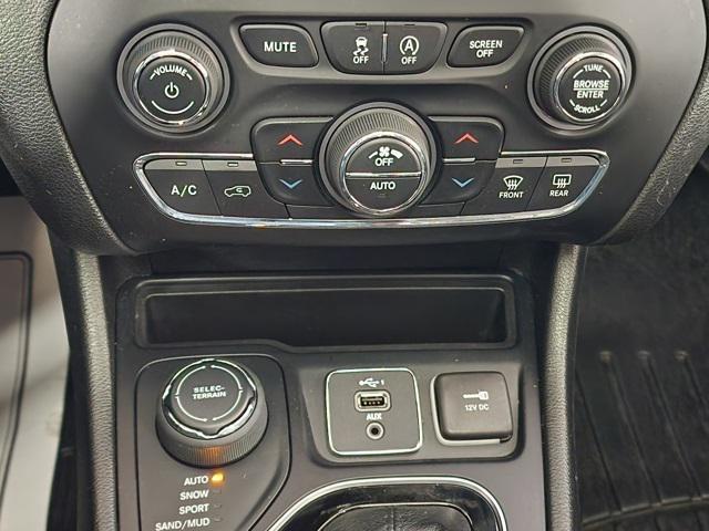 used 2019 Jeep Cherokee car, priced at $15,994