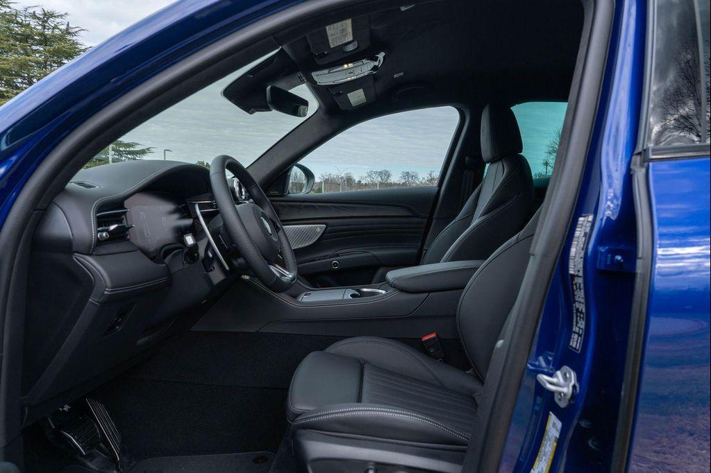 new 2026 Maserati Grecale car, priced at $91,915