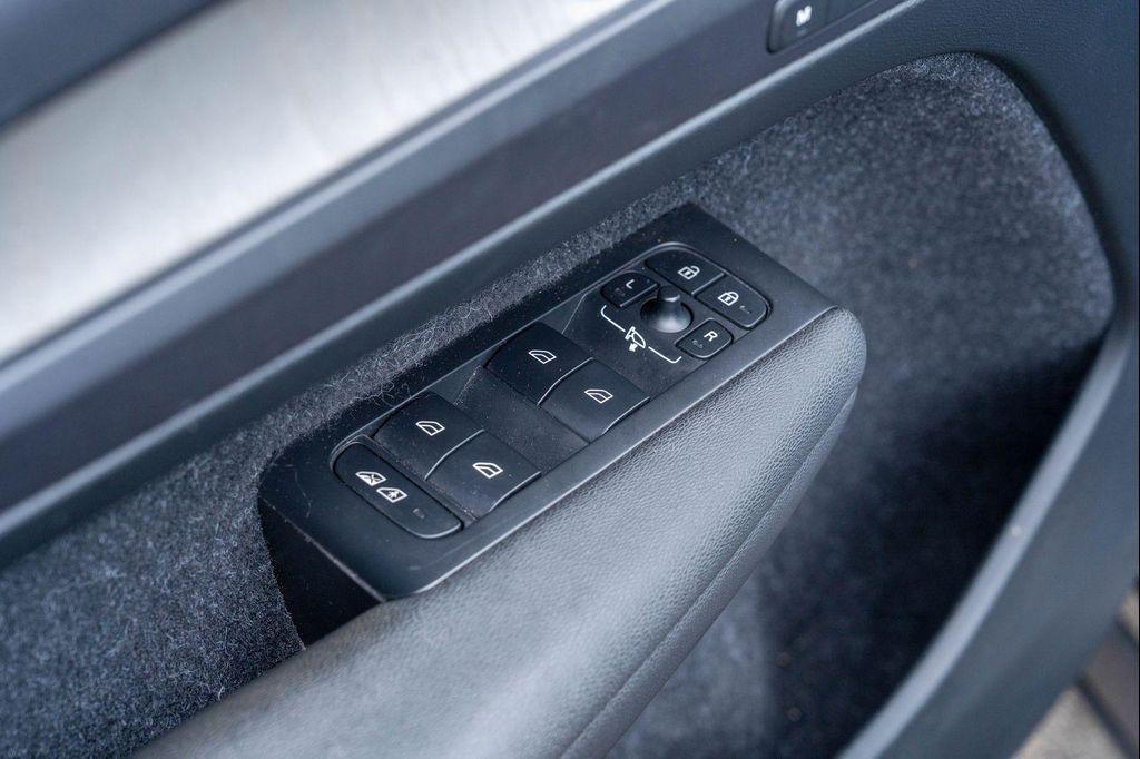 used 2020 Volvo XC40 car, priced at $22,990