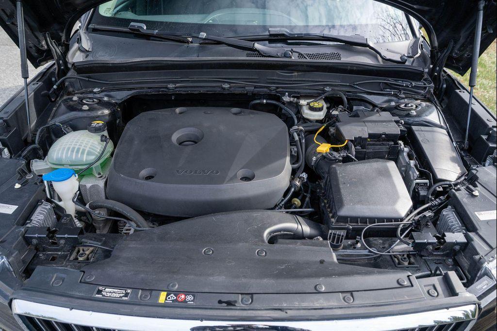 used 2020 Volvo XC40 car, priced at $22,990