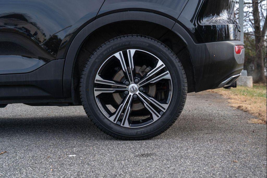 used 2020 Volvo XC40 car, priced at $22,990