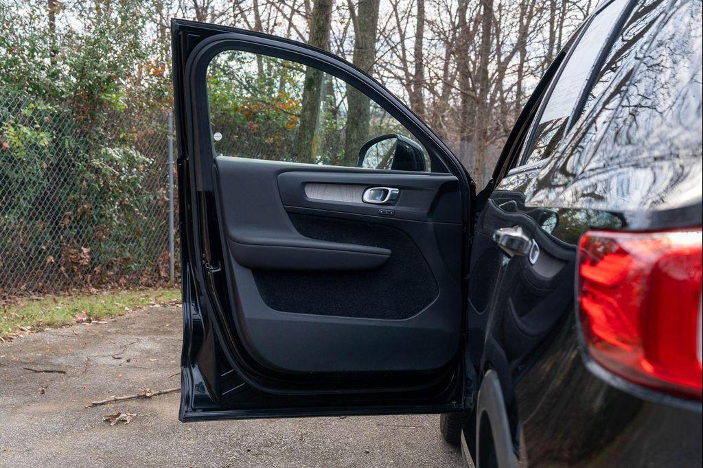 used 2020 Volvo XC40 car, priced at $22,990