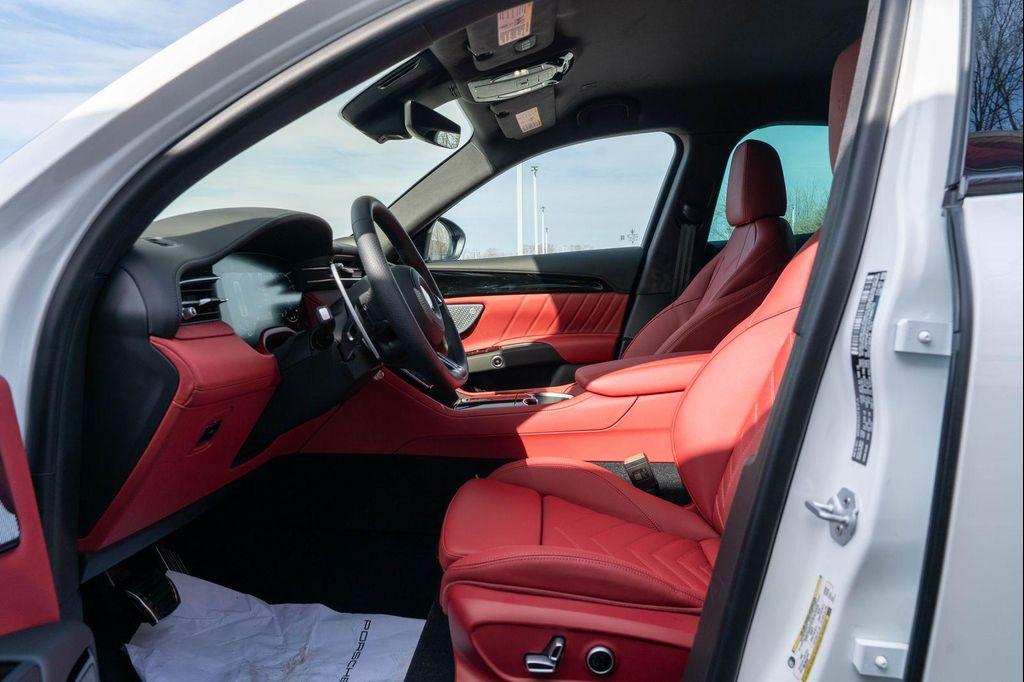 new 2026 Maserati Grecale car, priced at $93,965