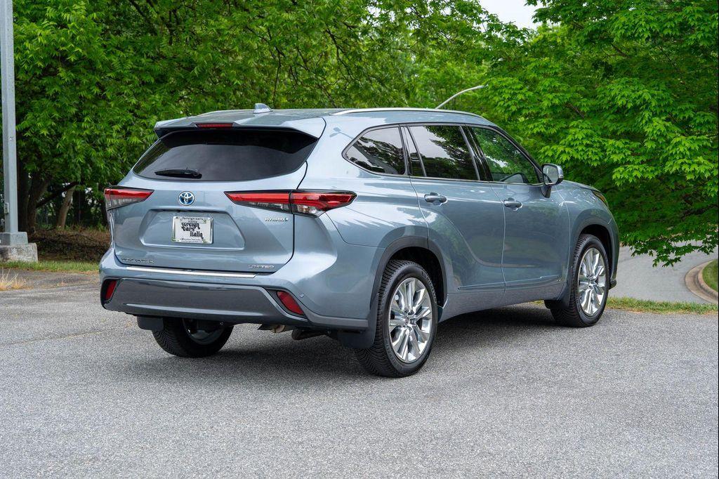 used 2022 Toyota Highlander Hybrid car, priced at $43,990
