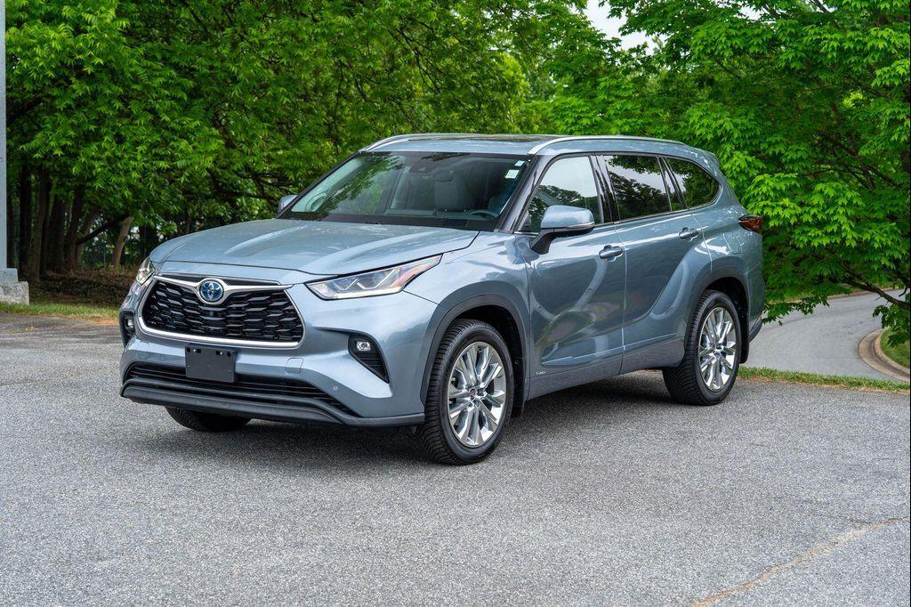 used 2022 Toyota Highlander Hybrid car, priced at $43,990