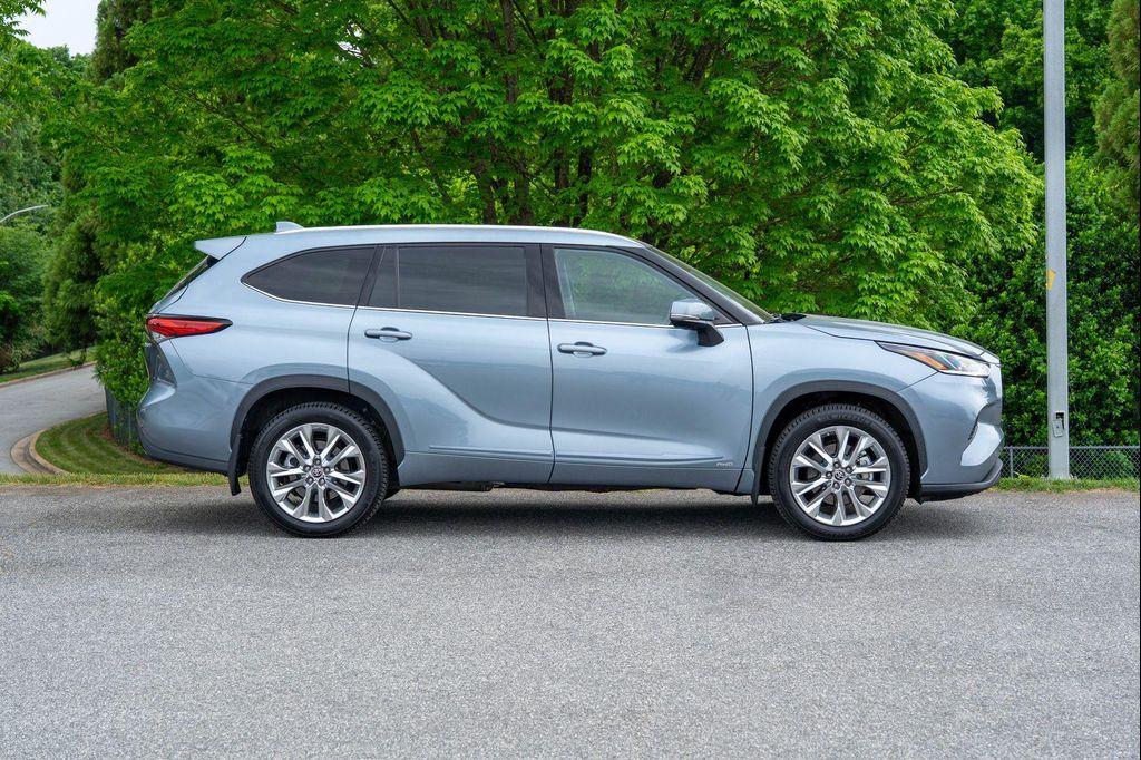 used 2022 Toyota Highlander Hybrid car, priced at $43,990