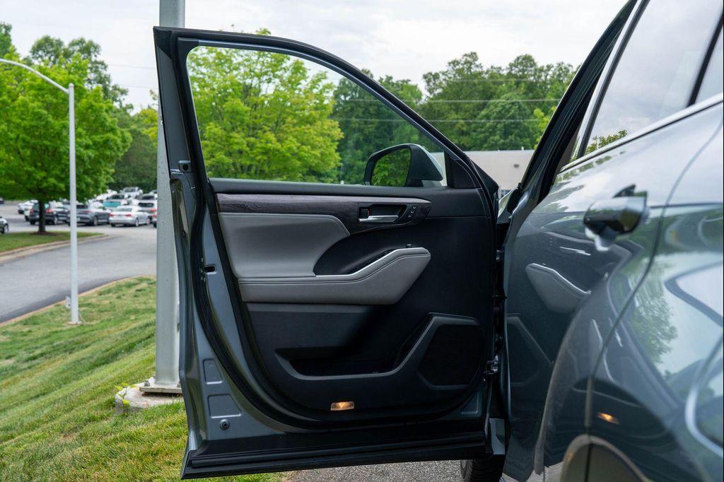 used 2022 Toyota Highlander Hybrid car, priced at $43,990