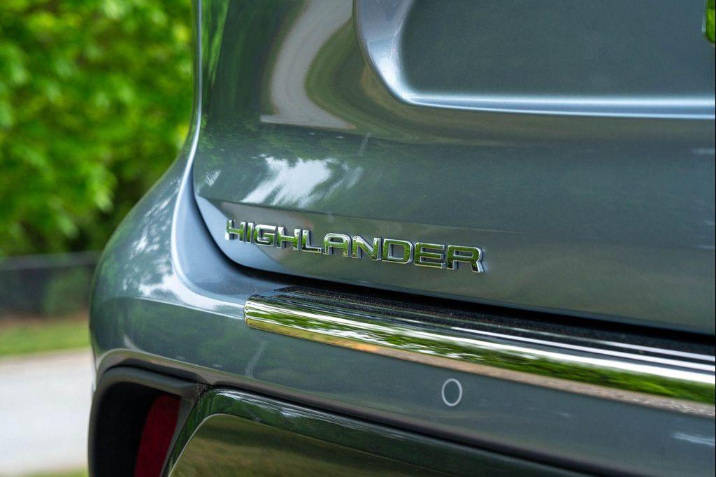 used 2022 Toyota Highlander Hybrid car, priced at $43,990