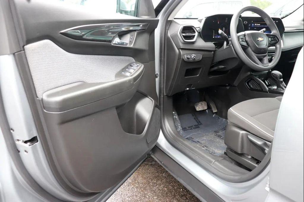 used 2025 Chevrolet TrailBlazer car, priced at $22,995