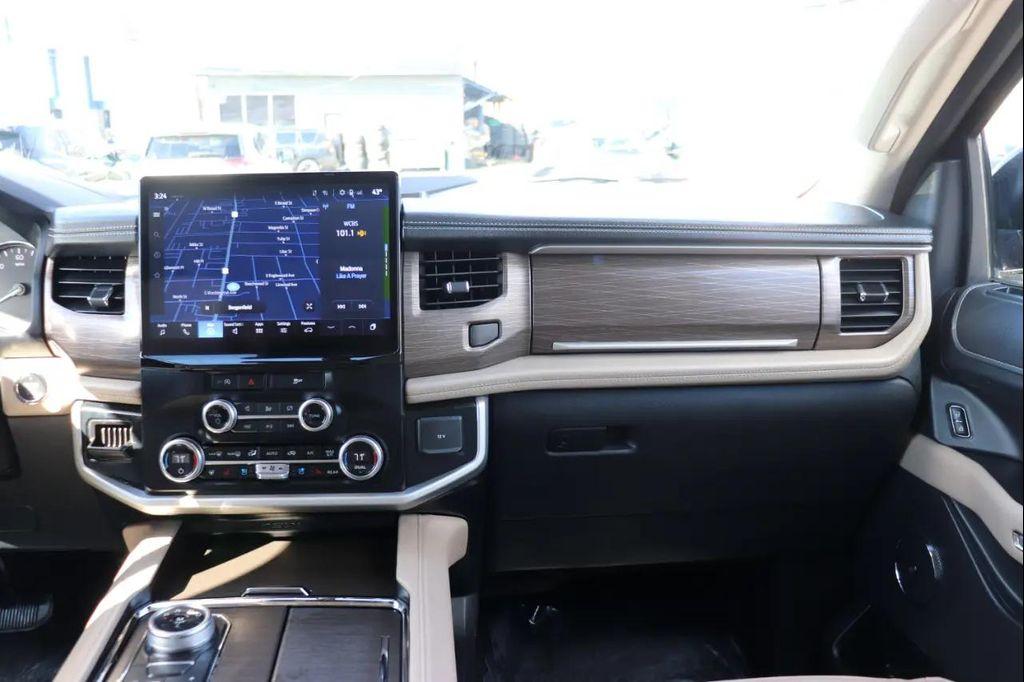 used 2024 Ford Expedition car, priced at $41,995