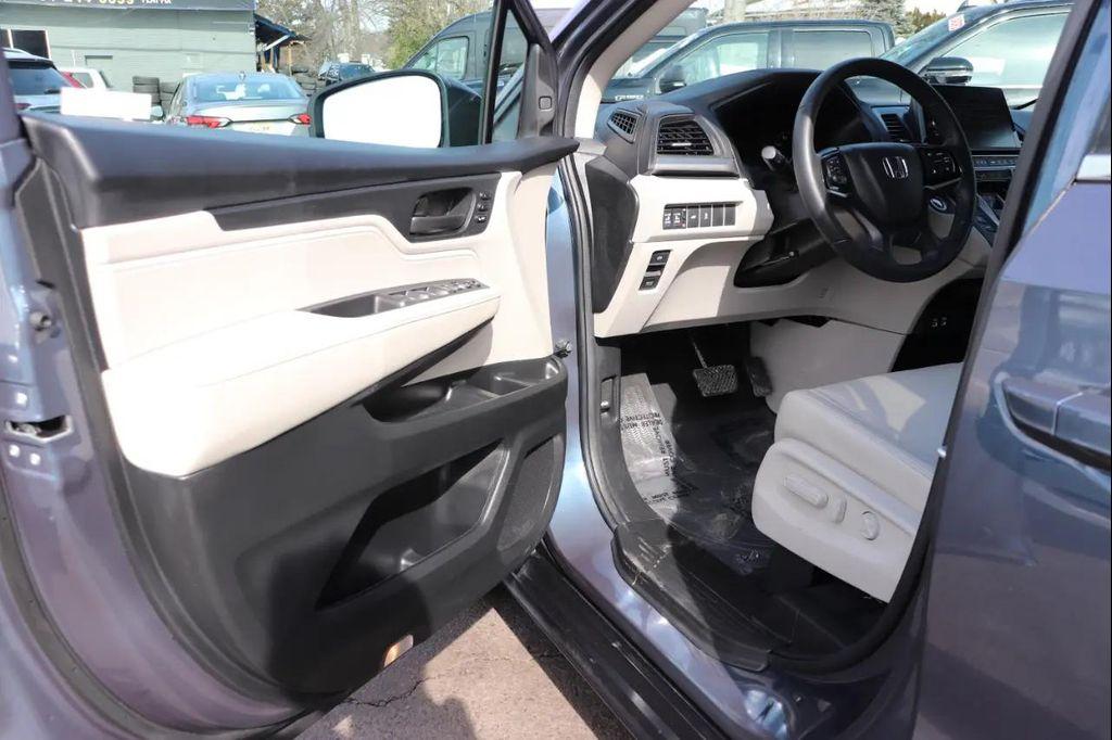 used 2025 Honda Odyssey car, priced at $37,995