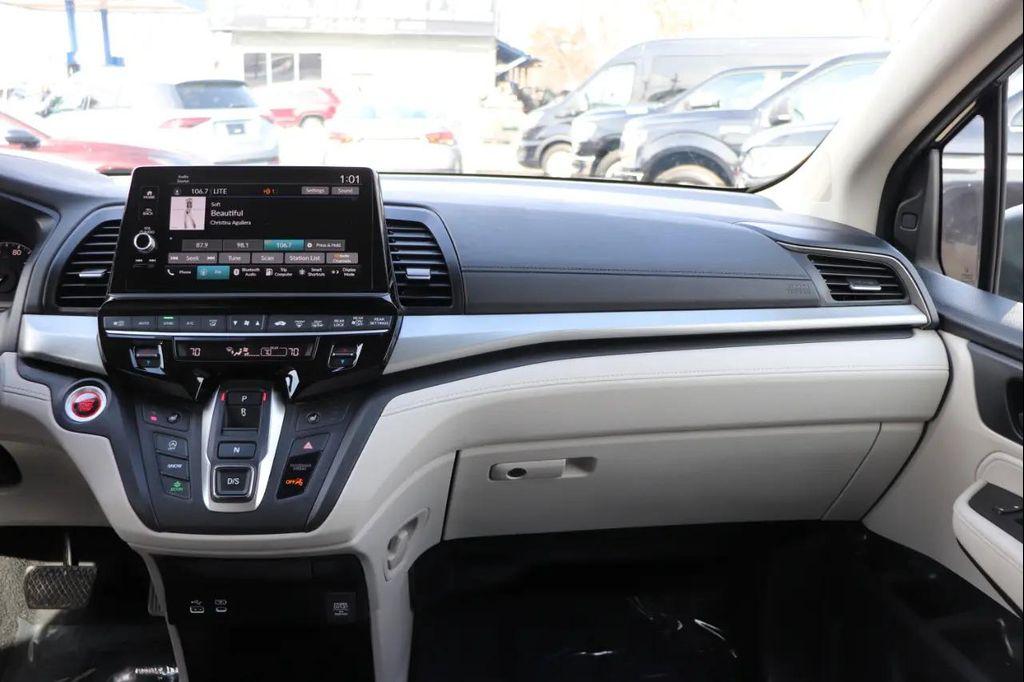 used 2025 Honda Odyssey car, priced at $37,995
