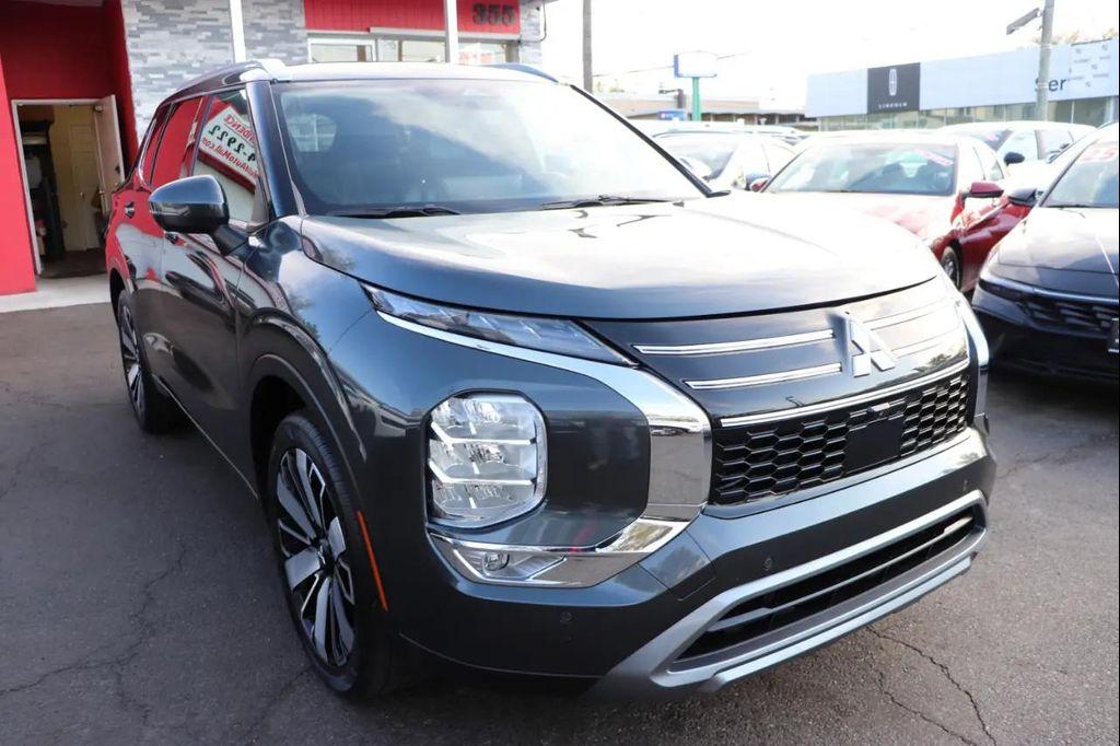 used 2025 Mitsubishi Outlander car, priced at $28,995
