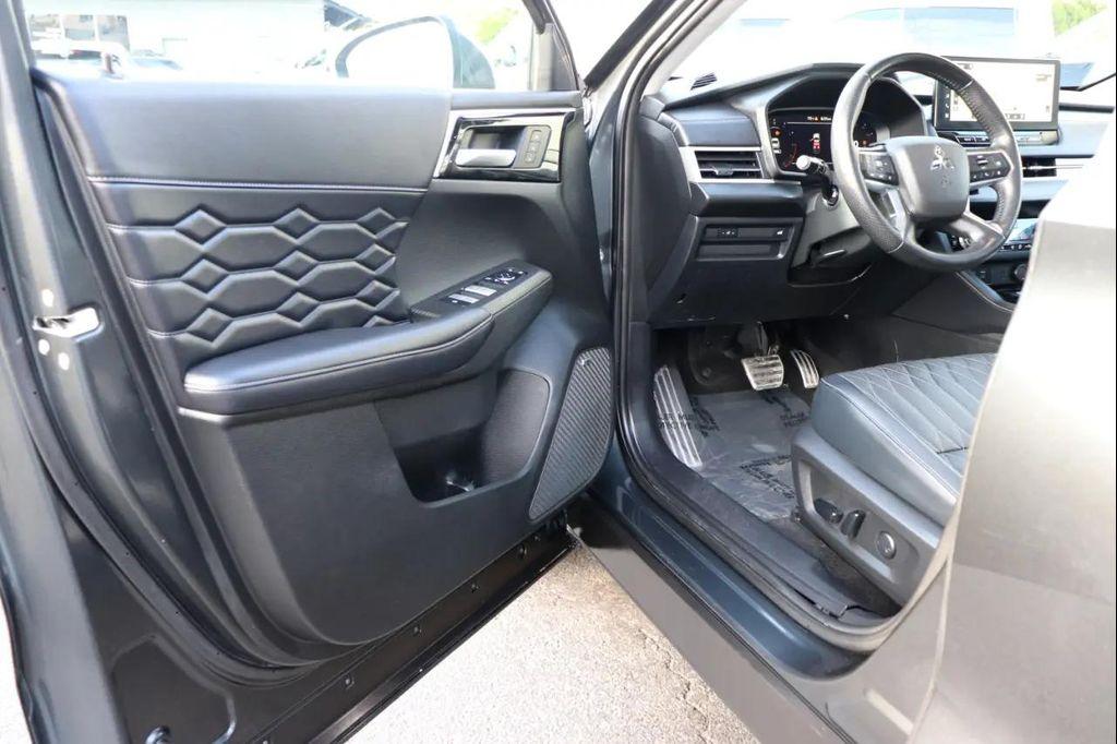 used 2025 Mitsubishi Outlander car, priced at $28,995