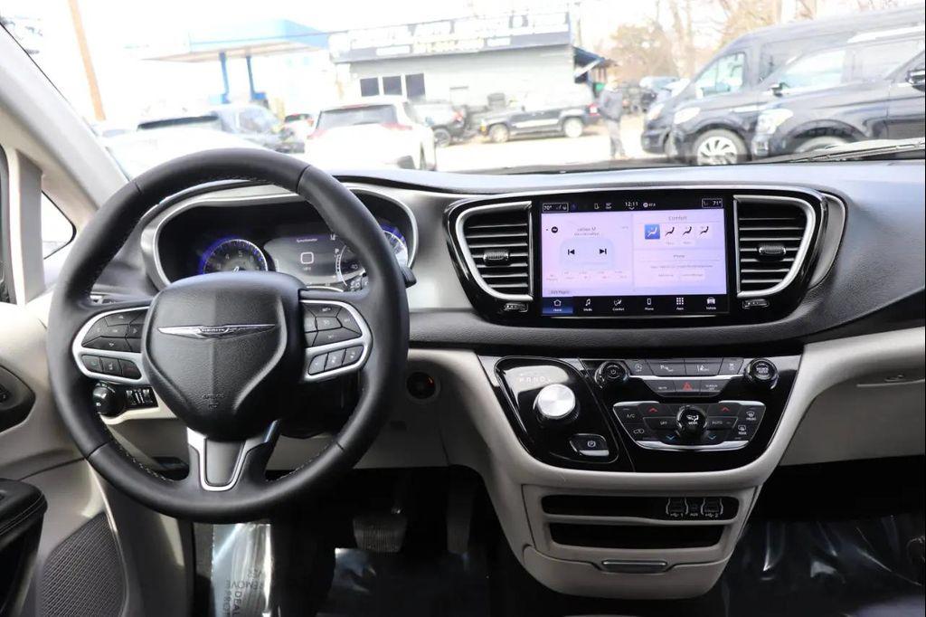 used 2024 Chrysler Pacifica car, priced at $26,995