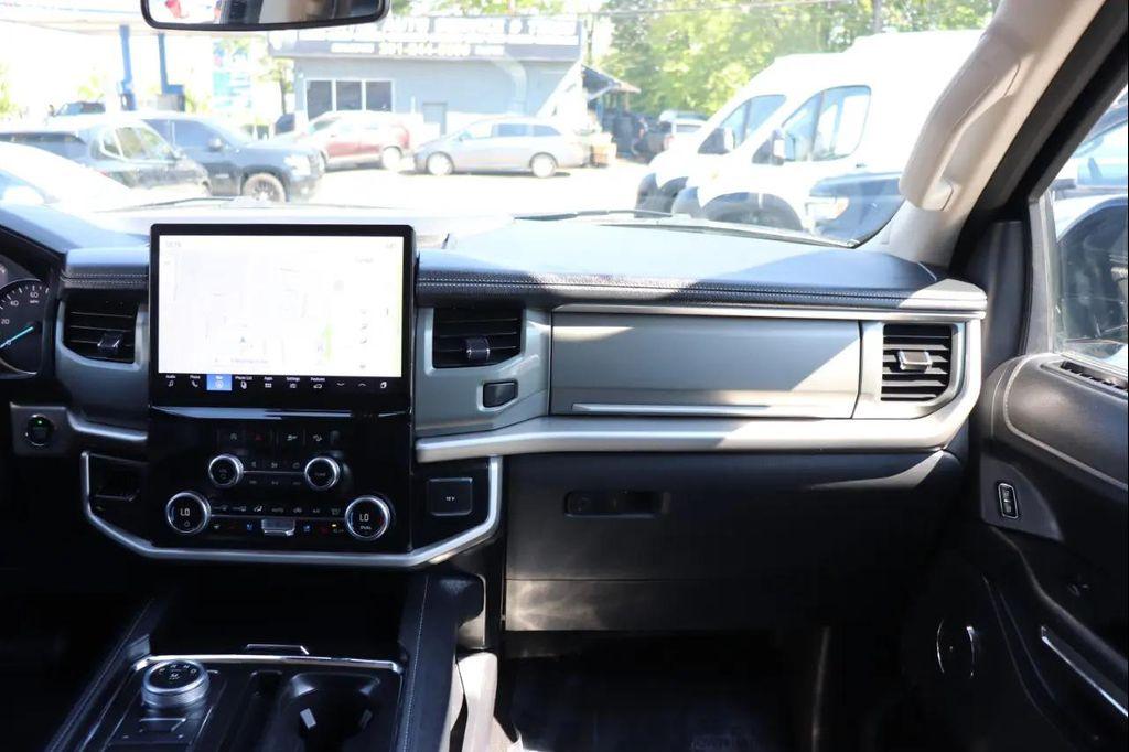 used 2024 Ford Expedition car, priced at $41,995