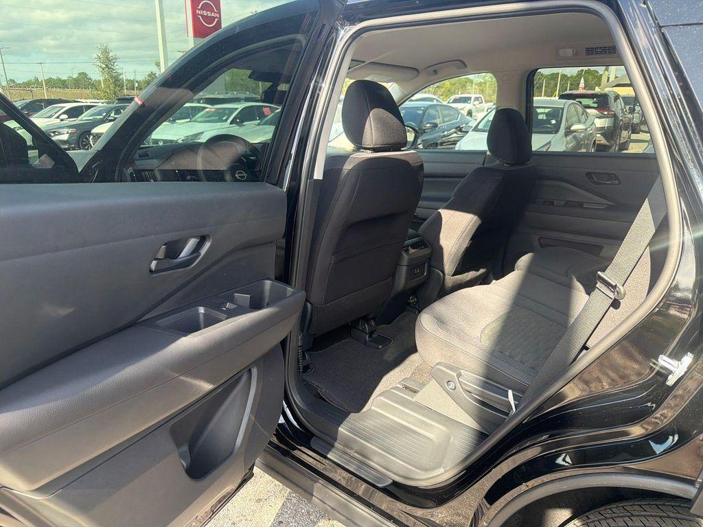 new 2025 Nissan Pathfinder car, priced at $40,111