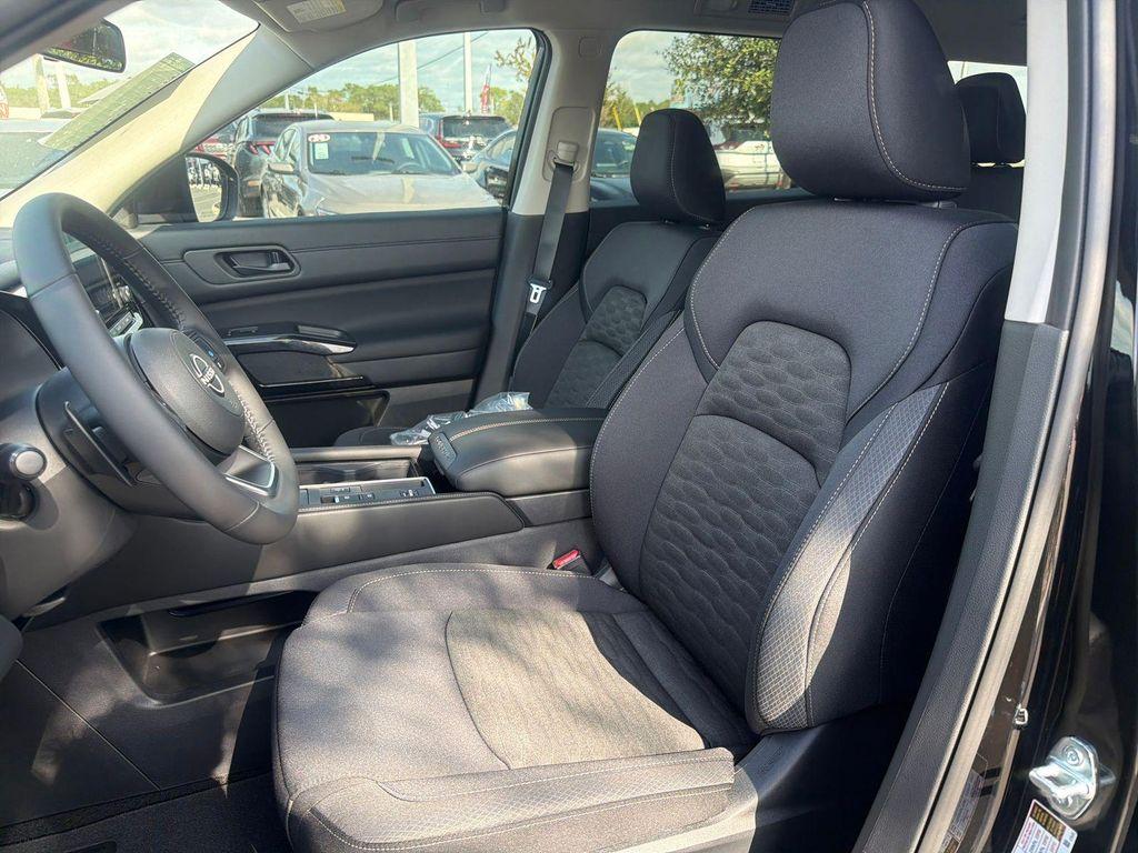 new 2025 Nissan Pathfinder car, priced at $40,111