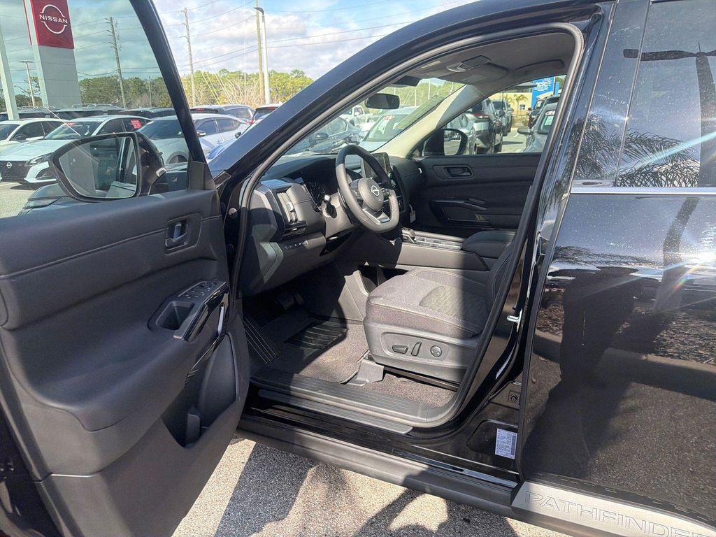new 2025 Nissan Pathfinder car, priced at $40,111