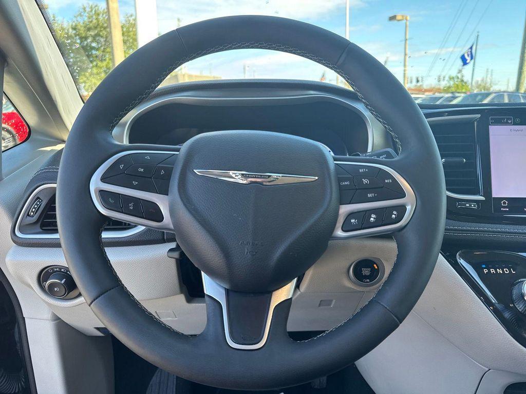used 2024 Chrysler Pacifica Hybrid car, priced at $25,923