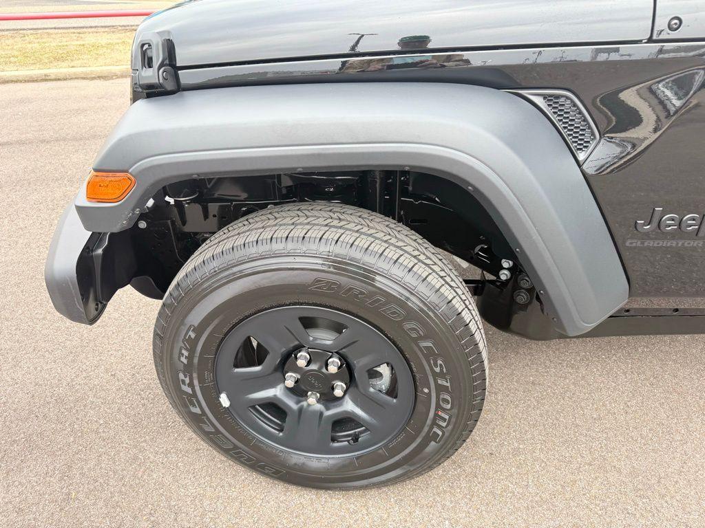 new 2026 Jeep Gladiator car, priced at $43,285