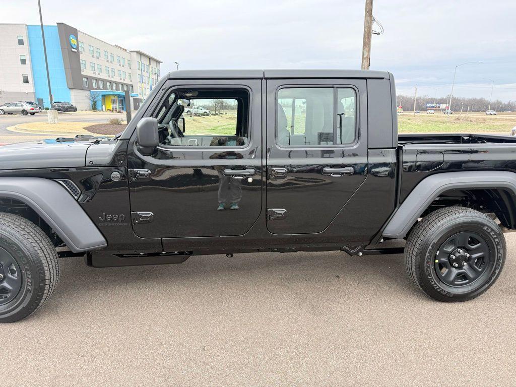 new 2026 Jeep Gladiator car, priced at $43,285