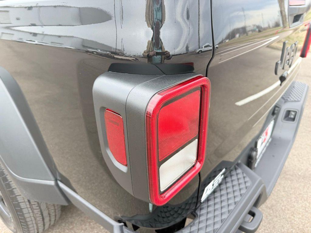 new 2026 Jeep Gladiator car, priced at $43,285