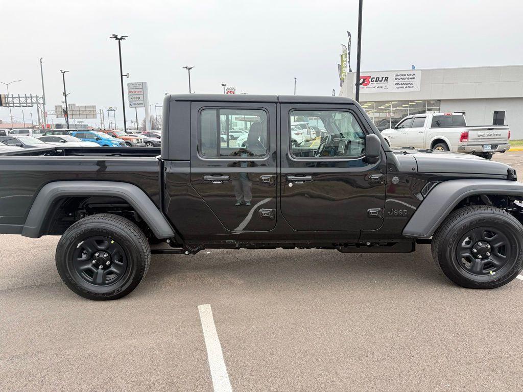 new 2026 Jeep Gladiator car, priced at $43,285