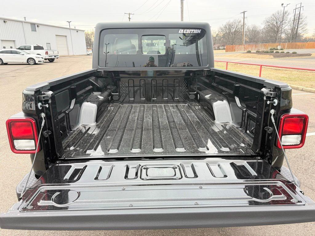 new 2026 Jeep Gladiator car, priced at $43,285
