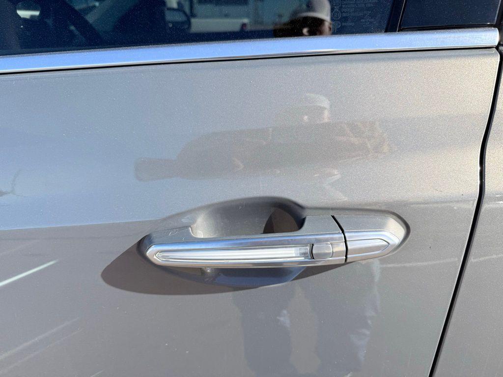 used 2017 Cadillac XT5 car, priced at $17,994