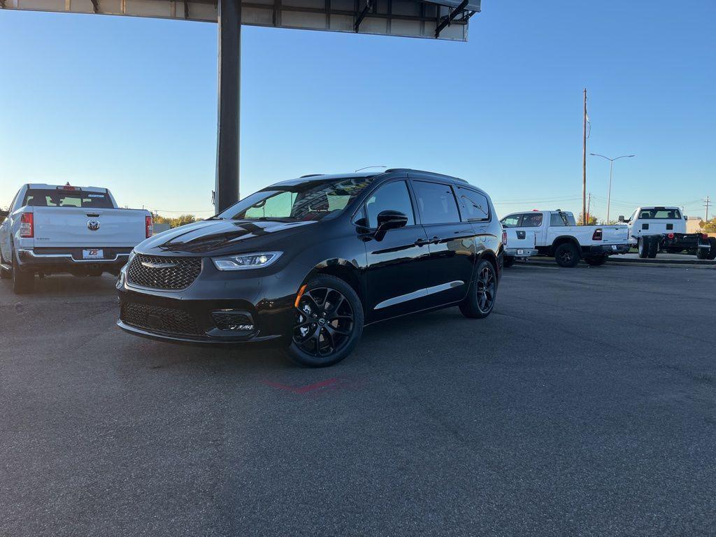 new 2026 Chrysler Pacifica car, priced at $42,188