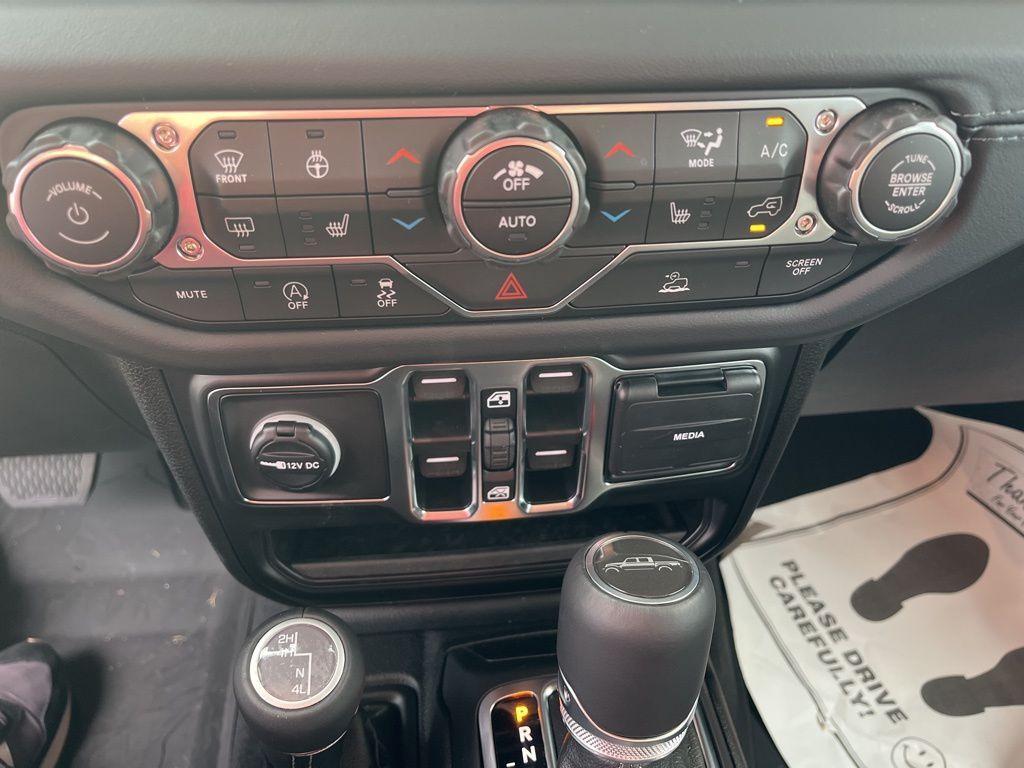 new 2025 Jeep Gladiator car, priced at $41,999