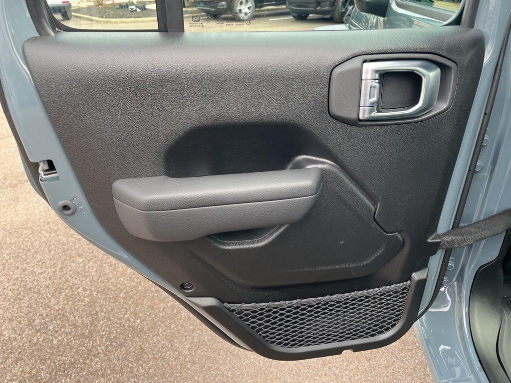 new 2026 Jeep Gladiator car, priced at $42,032