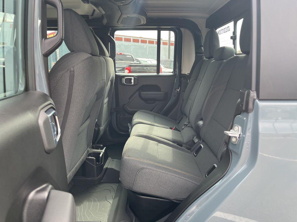 new 2026 Jeep Gladiator car, priced at $42,032