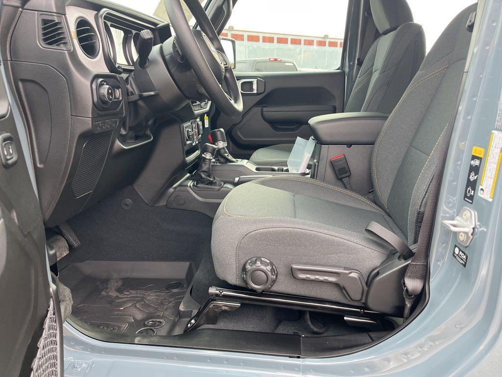 new 2026 Jeep Gladiator car, priced at $42,032