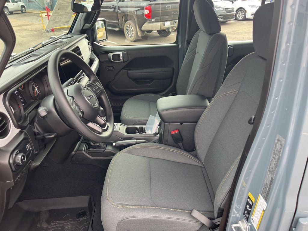 new 2026 Jeep Gladiator car, priced at $42,032