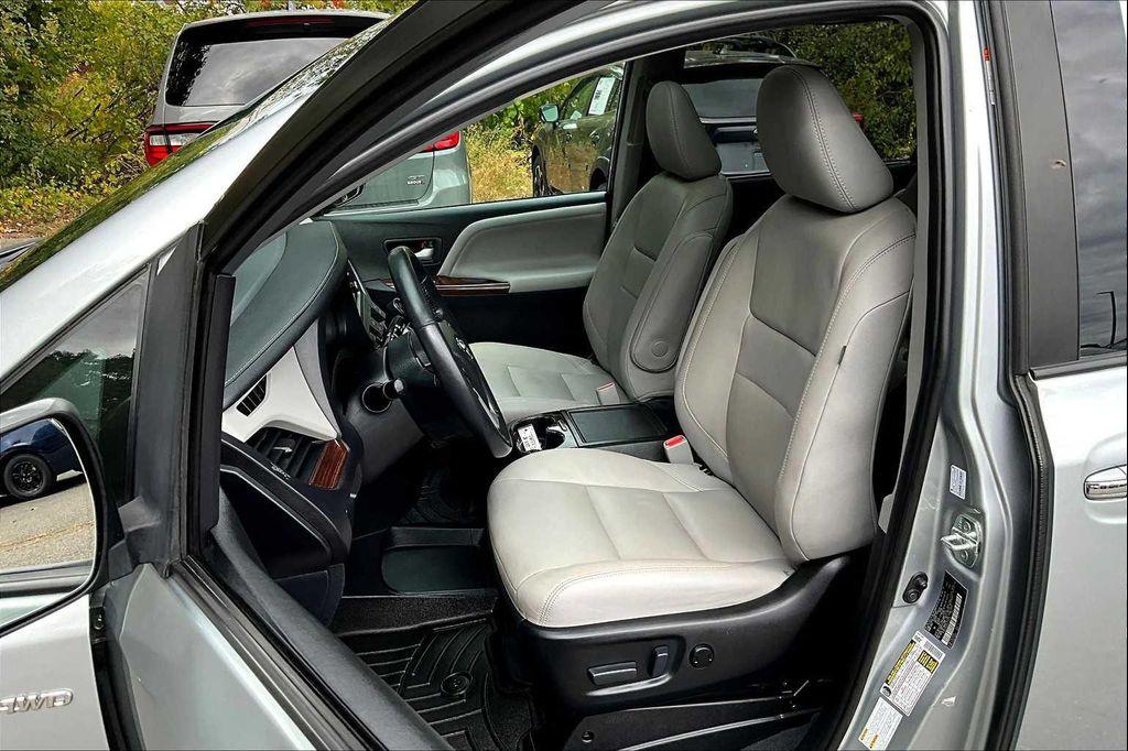2020 Celestial Silver Metallic Toyota Sienna