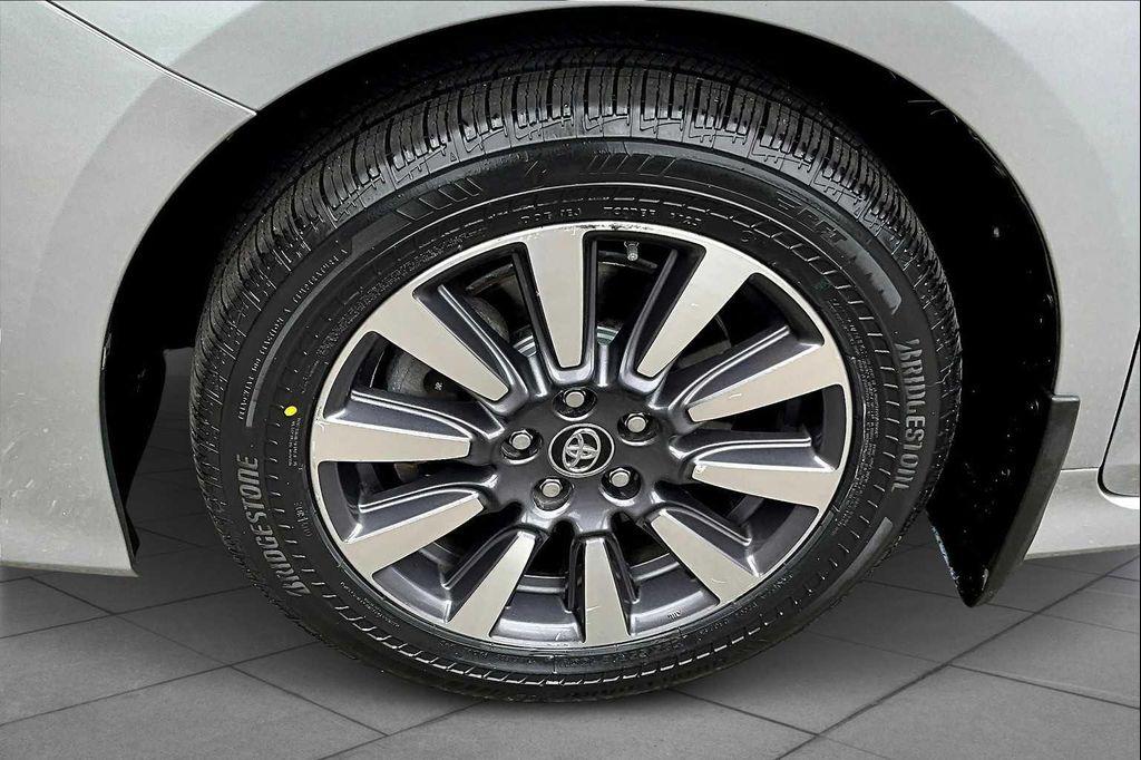 2020 Celestial Silver Metallic Toyota Sienna