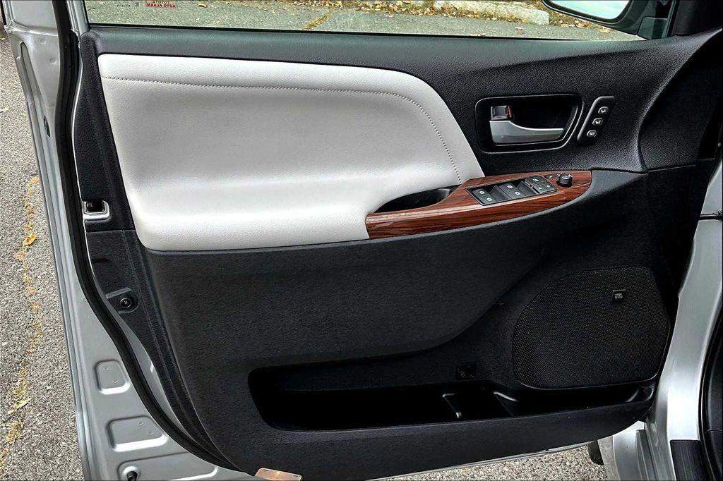 2020 Celestial Silver Metallic Toyota Sienna